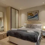 Luxe Riverside Manhattan Studio